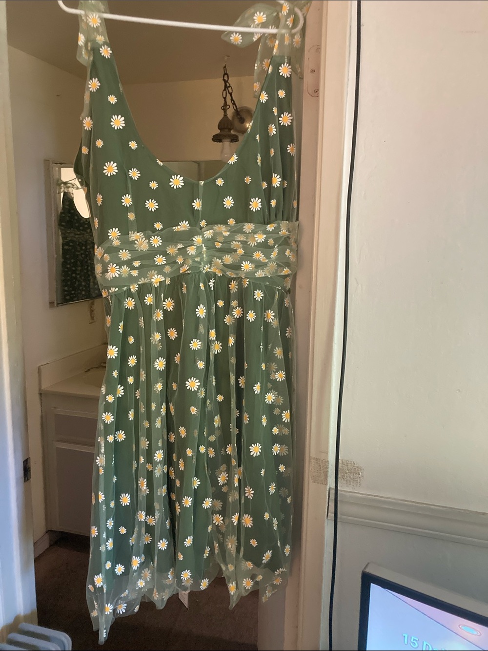 Sleeveless Green Daisy Midi Dress with Gathered Waist